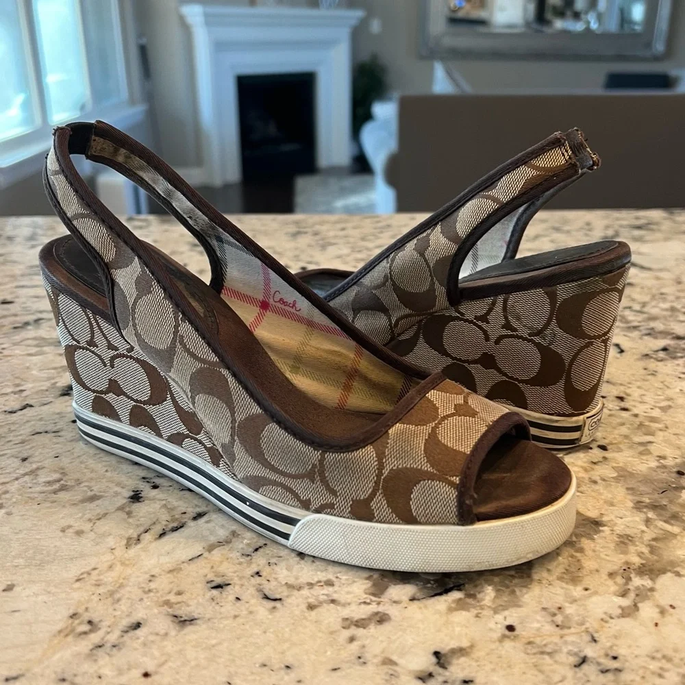 Women’s Genuine Coach Sydney Monogram Peep Toe Wedges 8.5 Brown Tan - Picture 14 of 15